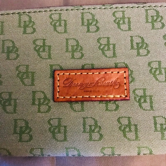 Dooney & Bourke cosmetics case. NWOT. COR - Picture 5 of 8
